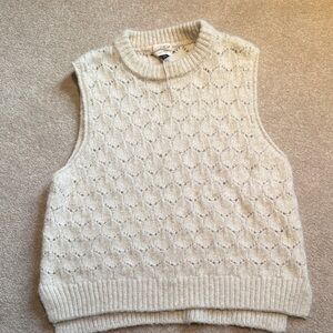 Universal Thread Textured Sweater vest